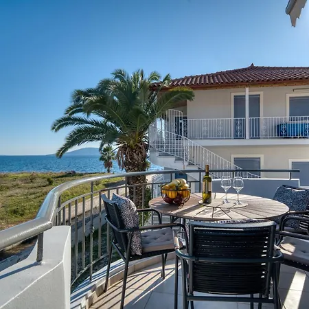 Deluxe Seaside For 6