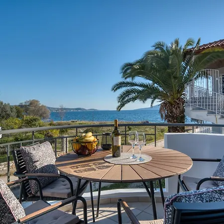 Deluxe Seaside For 6